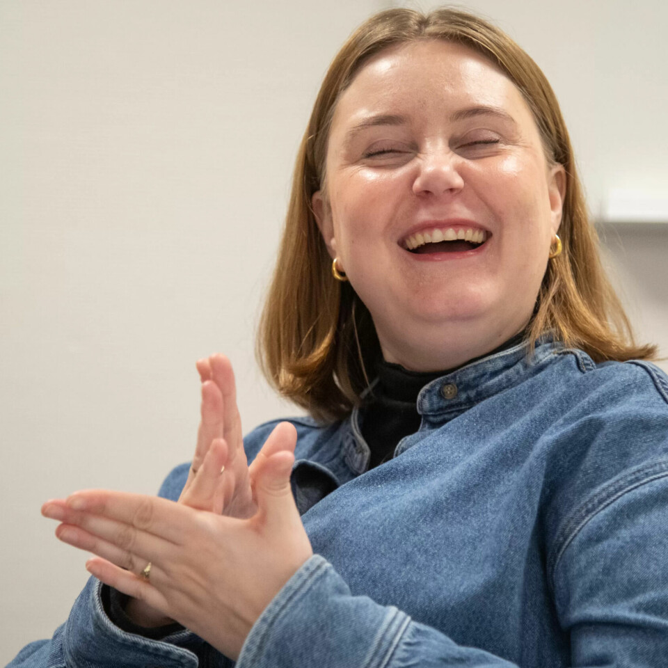 FERDIG: Audiopedagog Anna Bjordal viser tegnet «ferdig» som er et av de første tegnene barna i barnehagen begynner å uttrykke. FERDIG: Audiopedagog Anna Bjordal viser tegnet «ferdig» som er et av de første tegnene barna i barnehagen begynner å uttrykke.