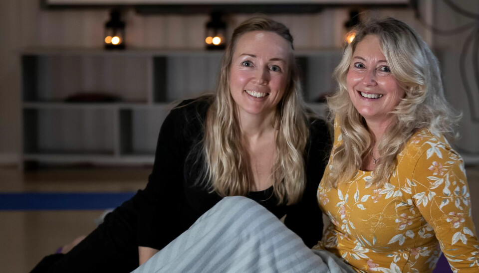 Stina Tønder (t.v) og Ingrid Elise Schiøtzer pedagogiske ledere i Varingskollen barnehageog står bak yogaen. Stina Tønder (t.v) og Ingrid Elise Schiøtzer pedagogiske ledere i Varingskollen barnehageog står bak yogaen.