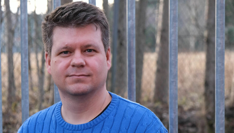 TELEFONSTEMMEN: Lasse Ellingsen trives i telefonjobben og lar seg ikke stresse av at klokka går når han snakker med mennesker i telefonen, men likevel ønsker han ikke å bli målt på kvantitet. TELEFONSTEMMEN: Lasse Ellingsen trives i telefonjobben og lar seg ikke stresse av at klokka går når han snakker med mennesker i telefonen, men likevel ønsker han ikke å bli målt på kvantitet.