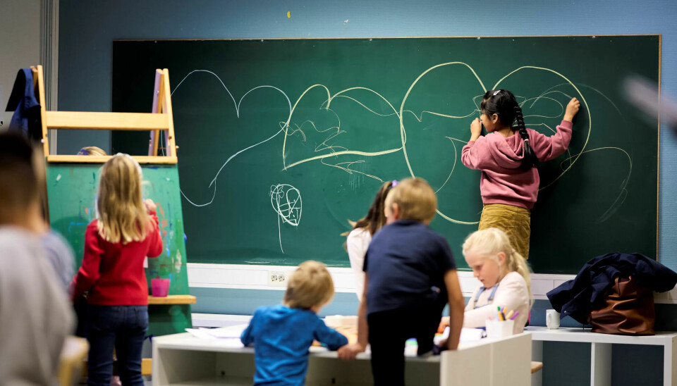 FRILEK: Med den nye organiseringen av skoledagen er det rom for frilek gjennom hele dagen, ikke bare før og etter skoletid og i friminuttene, slik det var før. FRILEK: Med den nye organiseringen av skoledagen er det rom for frilek gjennom hele dagen, ikke bare før og etter skoletid og i friminuttene, slik det var før.