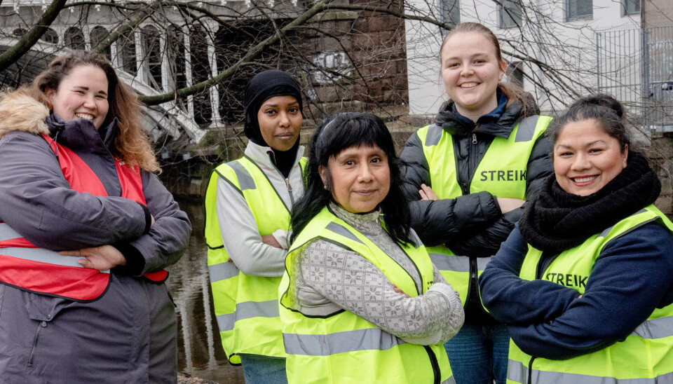 STÅR PÅ KRAVA: Katrine Adams, Arig Salman, Margarita Antihuala, Karen Hauan og Geeta Negi streiker for hybridpensjon i Frelsesarmeens barnehager og andre barnehager organisert i NHO. – En sak vi er villige til å kjempe for, sier de til Fagbladet. STÅR PÅ KRAVA: Katrine Adams, Arig Salman, Margarita Antihuala, Karen Hauan og Geeta Negi streiker for hybridpensjon i Frelsesarmeens barnehager og andre barnehager organisert i NHO. – En sak vi er villige til å kjempe for, sier de til Fagbladet.