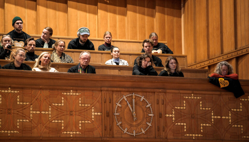 BRED STØTTE: Skuespillerne Linn Skåber, Per Christian Ellefsen, Heidi Ruud Ellingsen, Gunnar Eiriksson og Ingvild Holthe Bygdnes følger bystyremøte i Oslo rådhus fra galleriet. BRED STØTTE: Skuespillerne Linn Skåber, Per Christian Ellefsen, Heidi Ruud Ellingsen, Gunnar Eiriksson og Ingvild Holthe Bygdnes følger bystyremøte i Oslo rådhus fra galleriet.