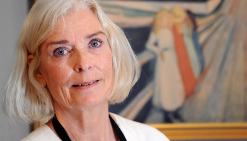 SNAKK OM KUNST: – Det letter samtalen når vi går rundt i korridoren og kan se på og snakke om bildene på veggen, mener Anne Louise Seime. SNAKK OM KUNST: – Det letter samtalen når vi går rundt i korridoren og kan se på og snakke om bildene på veggen, mener Anne Louise Seime.