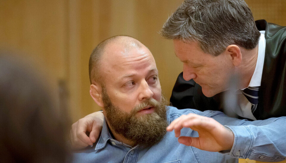 KLAR FOR AVSLØRINGER: Det ble en dag for avsløringer i retten i går. Mats Rolfsen, her med advokat Kjetil Edvardsen, fortalte om triksing i Aleris. KLAR FOR AVSLØRINGER: Det ble en dag for avsløringer i retten i går. Mats Rolfsen, her med advokat Kjetil Edvardsen, fortalte om triksing i Aleris.