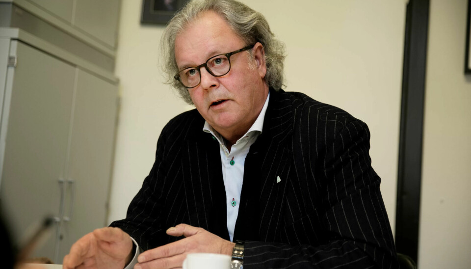 PÅ VEGNE AV ØVRIGE: Direktør Erik Sandøy mener det ødelegger arbeidsmiljøet når saksøkerne fortsatt jobber i selskapet. PÅ VEGNE AV ØVRIGE: Direktør Erik Sandøy mener det ødelegger arbeidsmiljøet når saksøkerne fortsatt jobber i selskapet.