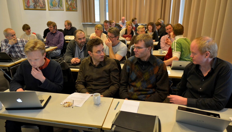INVITERT: Fem miljøroganisasjoner var invitert til å komme med innspill til arbeidsgruppen som jobber med LOs tredje klimapolitiske plan. På første benk satt blant andre Arnstein Vestre fra Natur og Ungdom, Arild Hermstad fra Framtiden i våre hender og Lars Haltbrekken (t.h.) i Naturvermforbundet. INVITERT: Fem miljøroganisasjoner var invitert til å komme med innspill til arbeidsgruppen som jobber med LOs tredje klimapolitiske plan. På første benk satt blant andre Arnstein Vestre fra Natur og Ungdom, Arild Hermstad fra Framtiden i våre hender og Lars Haltbrekken (t.h.) i Naturvermforbundet.