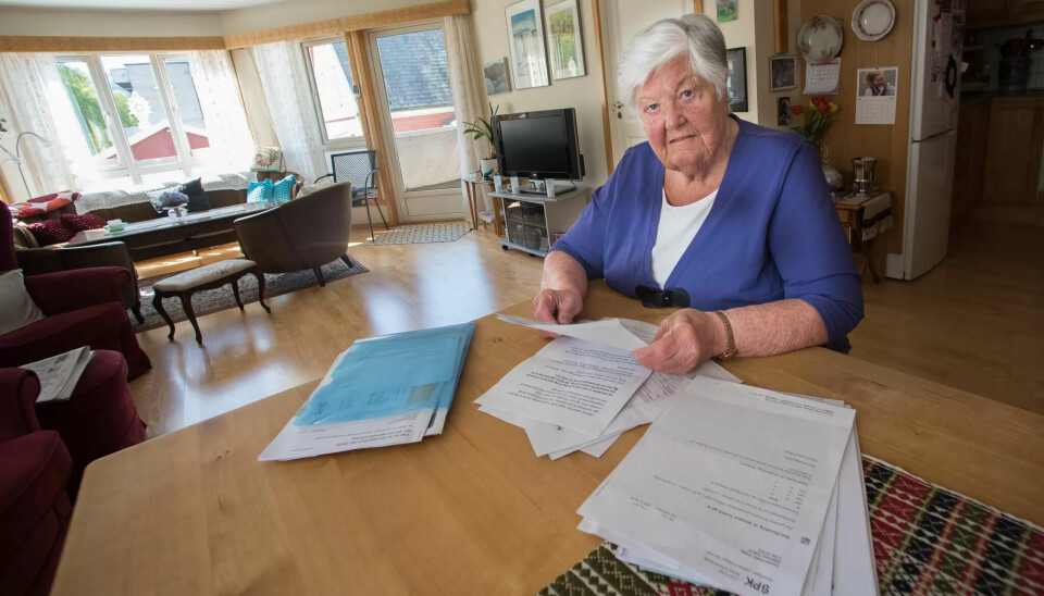 FOR LITEN PENSJON: Kirsten Karin Tvilde på Voss skulle hatt over 2000 kroner mer i månedlig pensjonsutbataling fra 2002. Men da det ble oppdaget i fjor, fikk hun bare etterbetalt for de tre siste årene. FOR LITEN PENSJON: Kirsten Karin Tvilde på Voss skulle hatt over 2000 kroner mer i månedlig pensjonsutbataling fra 2002. Men da det ble oppdaget i fjor, fikk hun bare etterbetalt for de tre siste årene.