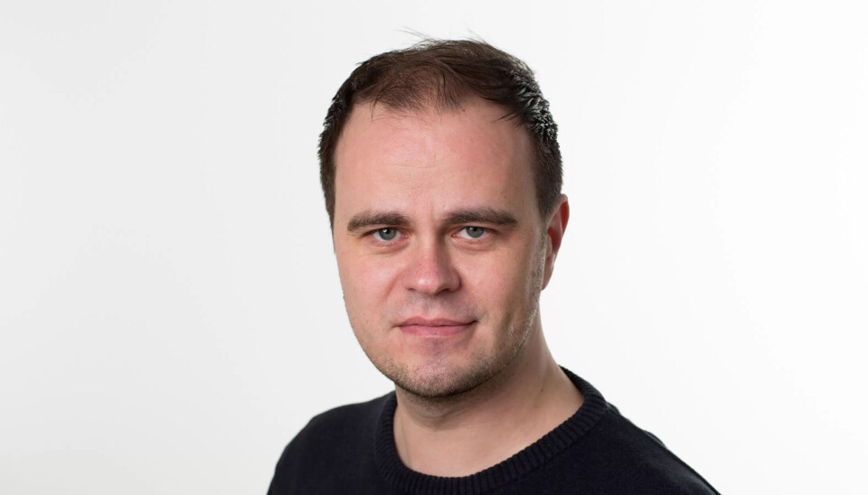 VALG: Robert Hansen venter spent på valgresultatene. VALG: Robert Hansen venter spent på valgresultatene.