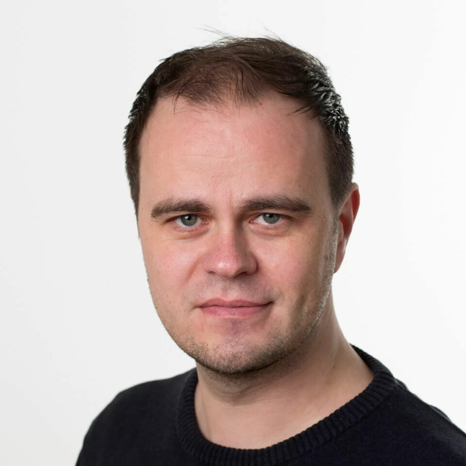 VALG: Robert Hansen venter spent på valgresultatene. VALG: Robert Hansen venter spent på valgresultatene.