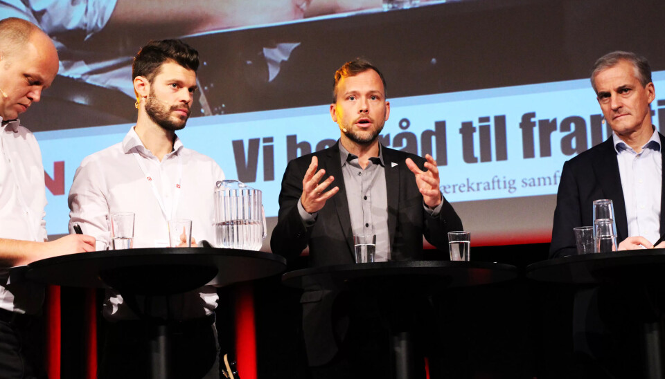 MULIG SAMARBEID? Under partilederdebatten under Kommunalkonferansen diskuterte de om å danne ny rødgrønn regjering. F.v. Trygve Slagsvold Vedum (Sp), Bjørnar Moxnes (R), Audun Lysbakken (SV) og Jonas Gahr Støre (Ap). MULIG SAMARBEID? Under partilederdebatten under Kommunalkonferansen diskuterte de om å danne ny rødgrønn regjering. F.v. Trygve Slagsvold Vedum (Sp), Bjørnar Moxnes (R), Audun Lysbakken (SV) og Jonas Gahr Støre (Ap).