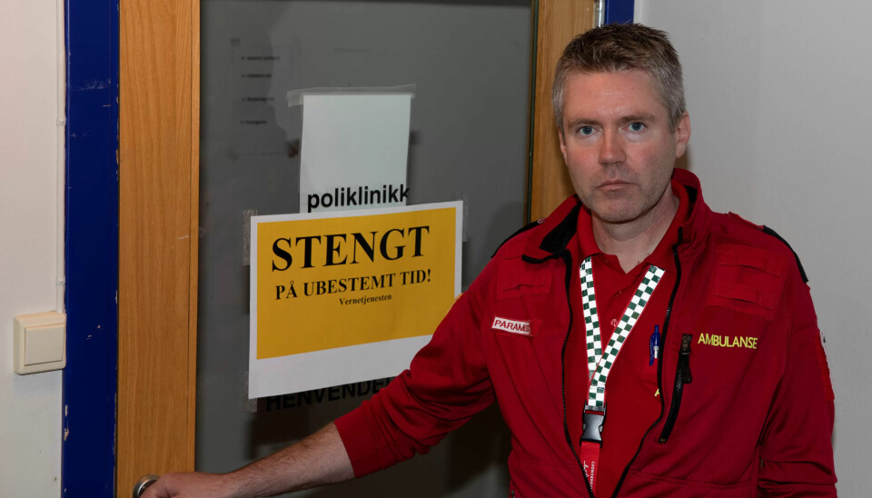 HELSESKADELIG: Trond Edvardsen på vei inn i etasjen som er stengt av vernetjenesten. Her kan man bare oppholde seg i korte tidsintervaller. Snart kommer Arbeidstilsynet på besøk. HELSESKADELIG: Trond Edvardsen på vei inn i etasjen som er stengt av vernetjenesten. Her kan man bare oppholde seg i korte tidsintervaller. Snart kommer Arbeidstilsynet på besøk.