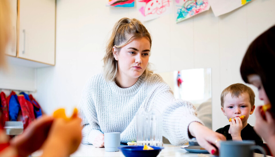TUNGT YRKE: Barne- og ungdomsarbeider Josefine Weiby Koller tror ikke hun kommer til å greie å jobbe i barnehage til hun 68,5 år, som hun må for å få 2/3 av lønna i pensjon. TUNGT YRKE: Barne- og ungdomsarbeider Josefine Weiby Koller tror ikke hun kommer til å greie å jobbe i barnehage til hun 68,5 år, som hun må for å få 2/3 av lønna i pensjon.