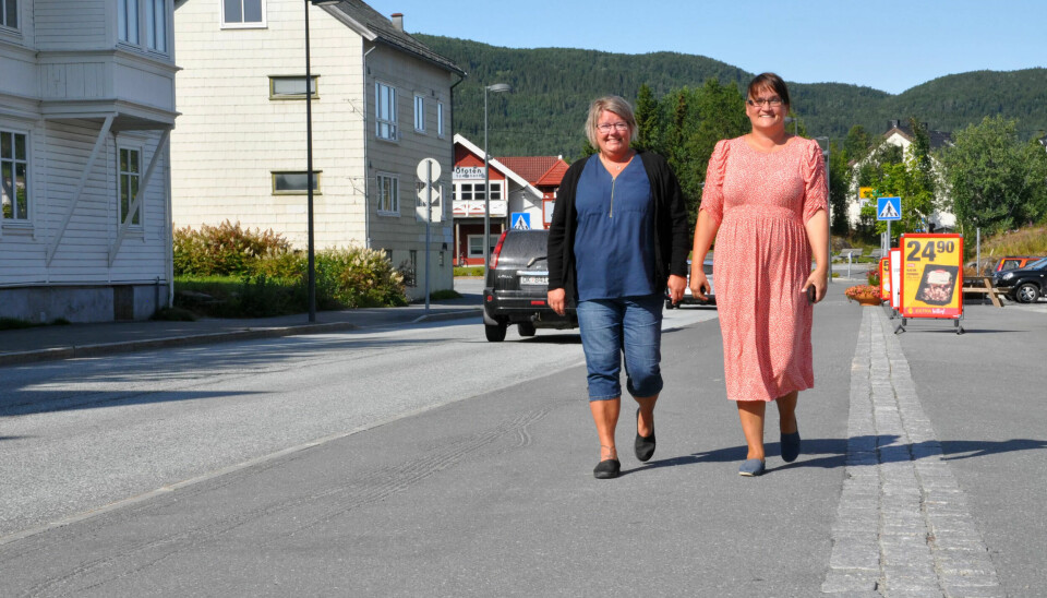 ET ROTTERACE: 1. januar er Ballangen slukt av den nye Narvik storkommune, enten de er klare eller ikke. Leder av Fagforbundet nye Narvik, Monica Kiltorp sammen med hovedtillitsvalgt i Ballangen kommune, Elin Kvanmo. ET ROTTERACE: 1. januar er Ballangen slukt av den nye Narvik storkommune, enten de er klare eller ikke. Leder av Fagforbundet nye Narvik, Monica Kiltorp sammen med hovedtillitsvalgt i Ballangen kommune, Elin Kvanmo.