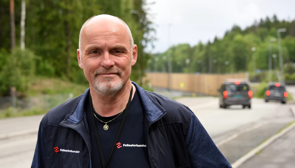 BEKYMRET: Dag-Einar Sivertsen fra Fellesforbundet er ikke fornøyd med dagens kollisjonssikkerhet for bussjåførene. BEKYMRET: Dag-Einar Sivertsen fra Fellesforbundet er ikke fornøyd med dagens kollisjonssikkerhet for bussjåførene.