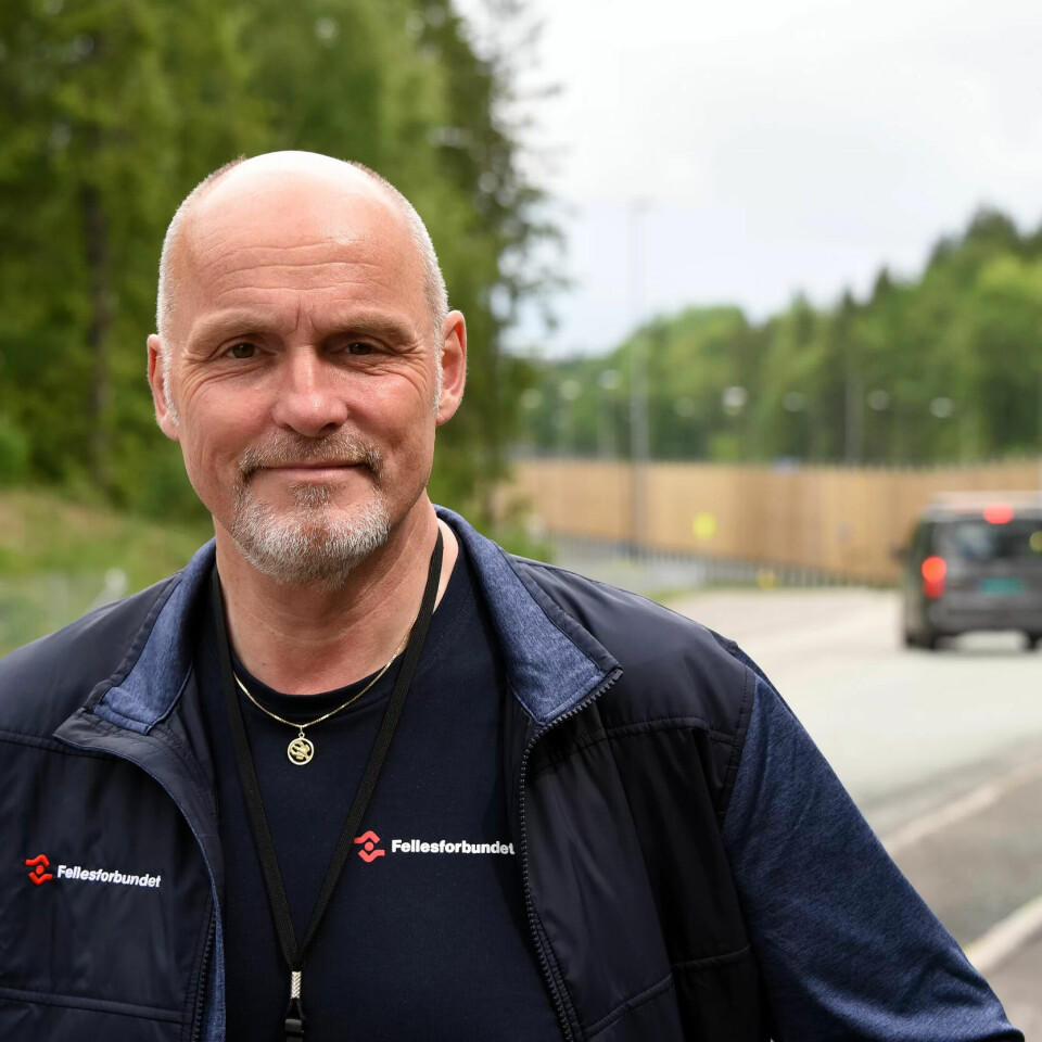BEKYMRET: Dag-Einar Sivertsen fra Fellesforbundet er ikke fornøyd med dagens kollisjonssikkerhet for bussjåførene. BEKYMRET: Dag-Einar Sivertsen fra Fellesforbundet er ikke fornøyd med dagens kollisjonssikkerhet for bussjåførene.