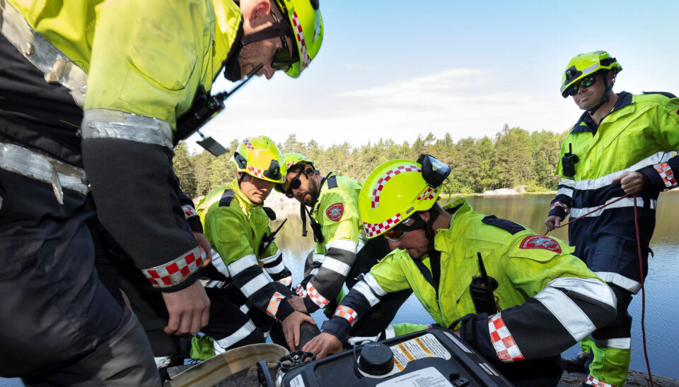 KLAR: Pumpa er klar. Straks skal litervis av Molbekktjernet pøses ut i skogen. Det er tid for å teste utstyr og ferdigheter. KLAR: Pumpa er klar. Straks skal litervis av Molbekktjernet pøses ut i skogen. Det er tid for å teste utstyr og ferdigheter.
