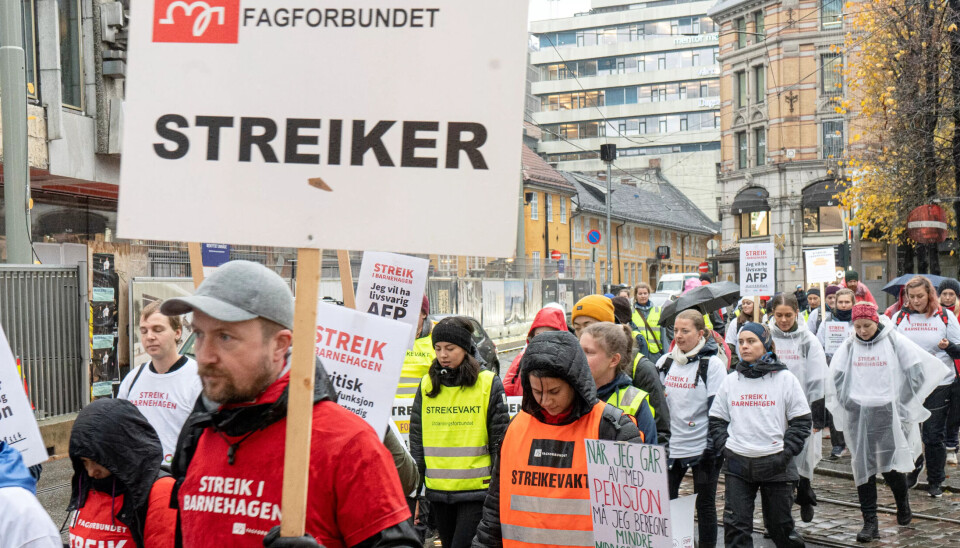 STOR STREIKEVILJE: Streikemarkering i Oslo 2. november. Streiketoget går gjennom Møllergata i Oslo, på vei mot Eidsvolls plass. STOR STREIKEVILJE: Streikemarkering i Oslo 2. november. Streiketoget går gjennom Møllergata i Oslo, på vei mot Eidsvolls plass.