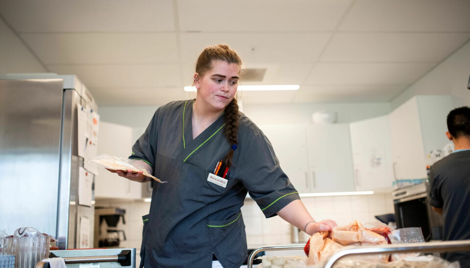 GLAD: Alexandra Fjeld (29), helsefagarbeider og tillitsvalgt for Fagforbundet, er glad for at arbeidsplassen hennes nå tas tilbake i kommunal regi. GLAD: Alexandra Fjeld (29), helsefagarbeider og tillitsvalgt for Fagforbundet, er glad for at arbeidsplassen hennes nå tas tilbake i kommunal regi.