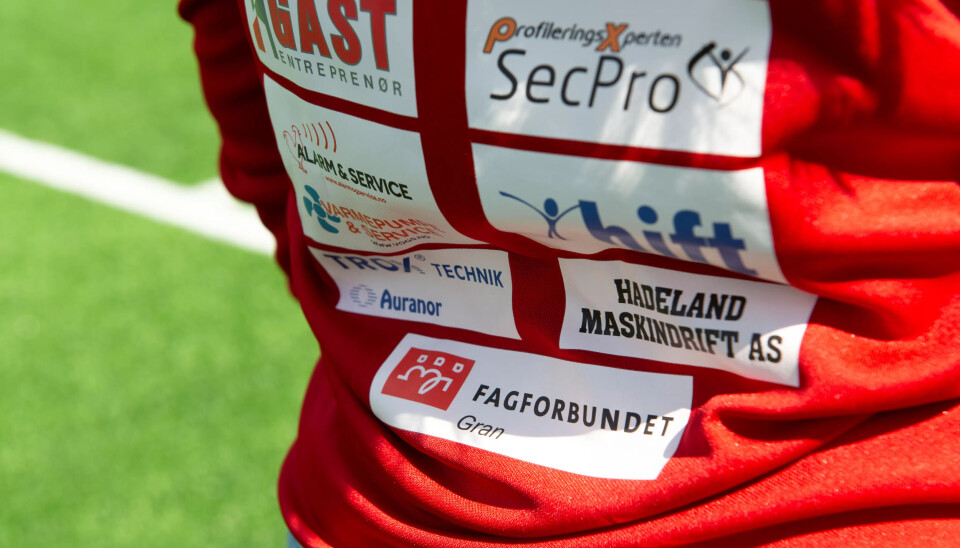 Her spiller de med logoen til Fagforbundet på ryggen. Her spiller de med logoen til Fagforbundet på ryggen.