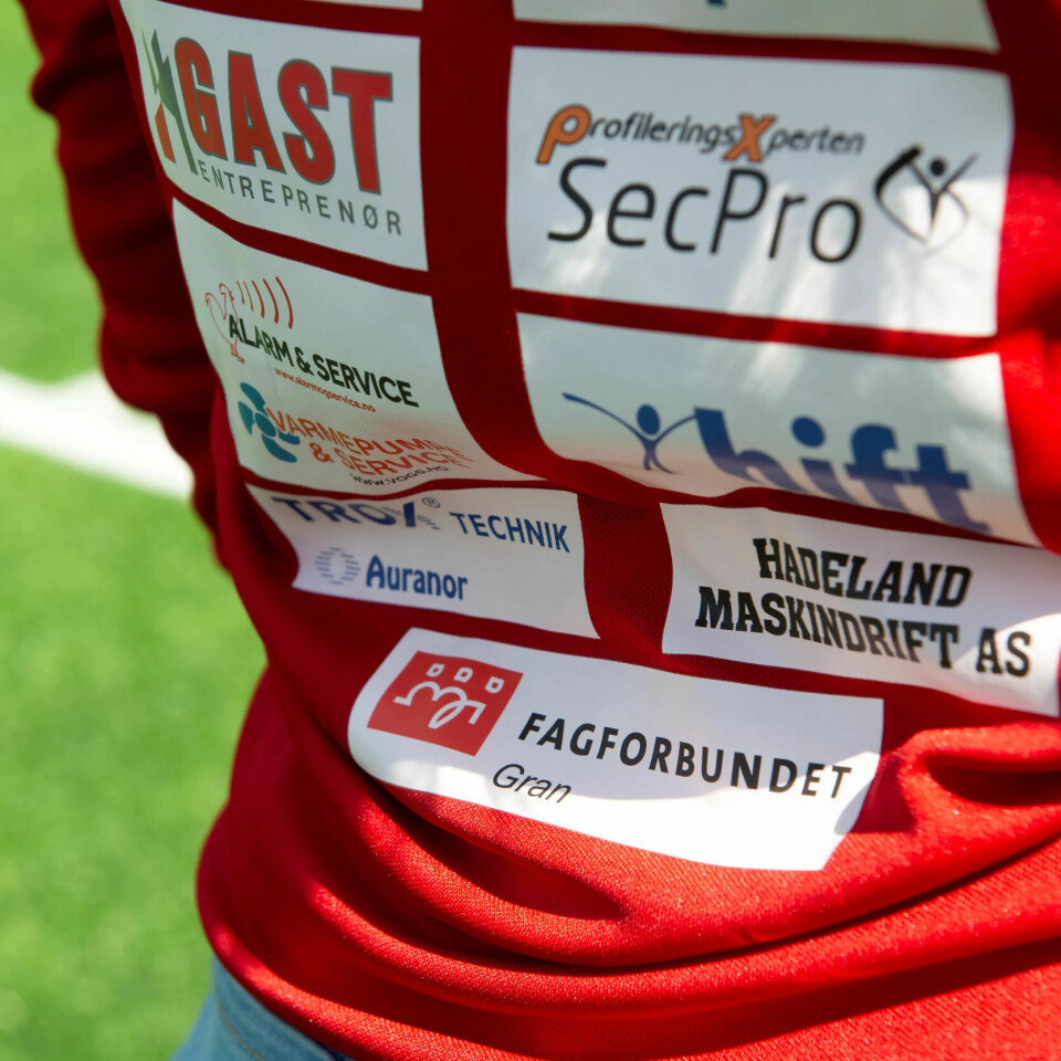 Her spiller de med logoen til Fagforbundet på ryggen. Her spiller de med logoen til Fagforbundet på ryggen.