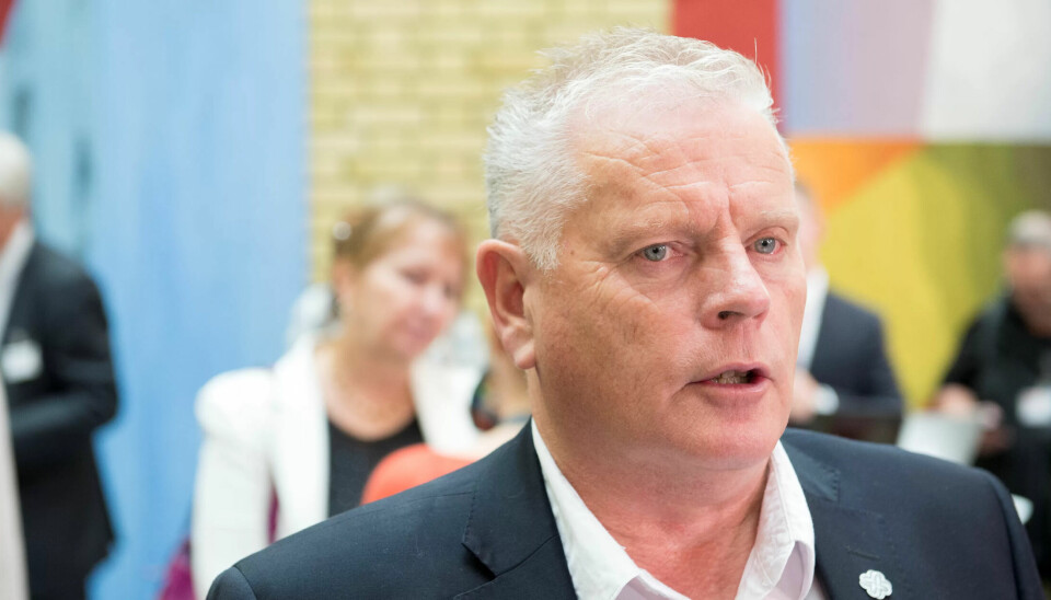 – Dagens regler der offentlig ansatte taper på å stå lenge i jobb er et klart brudd på det dere hver eneste dag ber oss om å gjøre, sa pensjonistgeneral og tidligere forbundsleder Jan Davidsen til politikerne i sosial og arbeidskomiteen. – Dagens regler der offentlig ansatte taper på å stå lenge i jobb er et klart brudd på det dere hver eneste dag ber oss om å gjøre, sa pensjonistgeneral og tidligere forbundsleder Jan Davidsen til politikerne i sosial og arbeidskomiteen.