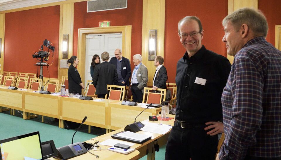 FORNØYD: Hans Ravndal savnet noe, men var stort sett fornøyd med hvordan saken om hans tap av pensjon ble håndtert av organisasjonene. Her er han i samtale med Fagforbundets pensjonsekspert Steinar Fuglevaag rett før høringen på Stortinget. FORNØYD: Hans Ravndal savnet noe, men var stort sett fornøyd med hvordan saken om hans tap av pensjon ble håndtert av organisasjonene. Her er han i samtale med Fagforbundets pensjonsekspert Steinar Fuglevaag rett før høringen på Stortinget.