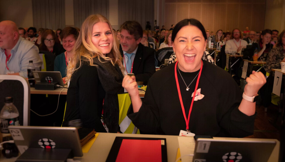 JUBLER: Nestleder Jeanette Lea Romslo og leder Victoria De Oliveira i ungdomsutvalget jubler over økt medbestemmelse i saker som angår de 50.000 unge medlemmene i Fagforbundet. JUBLER: Nestleder Jeanette Lea Romslo og leder Victoria De Oliveira i ungdomsutvalget jubler over økt medbestemmelse i saker som angår de 50.000 unge medlemmene i Fagforbundet.