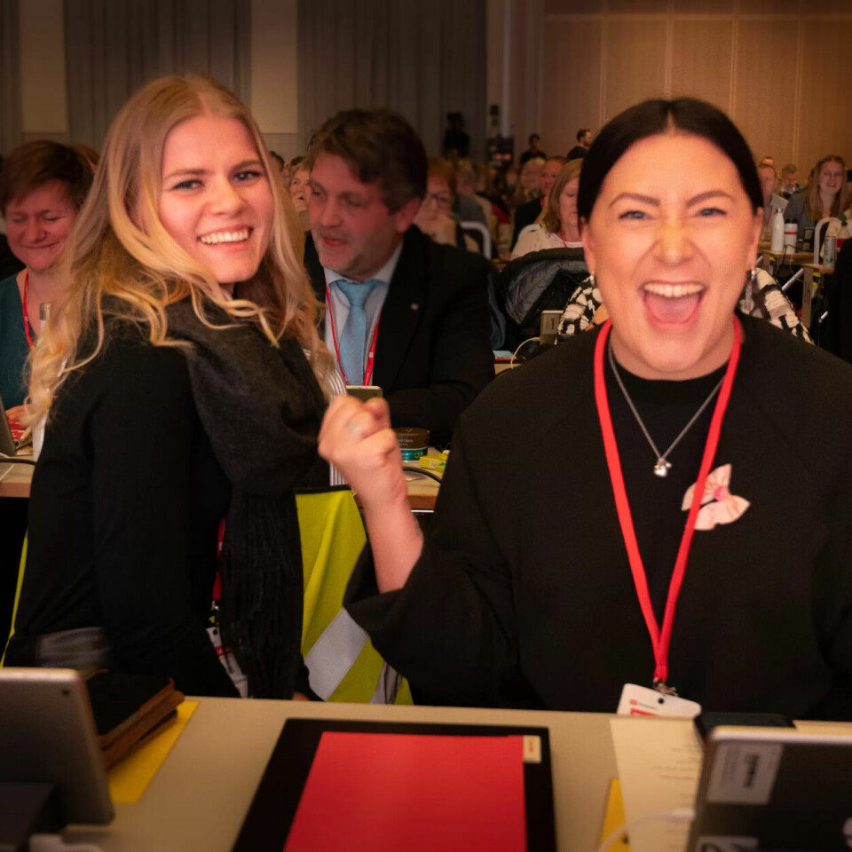 JUBLER: Nestleder Jeanette Lea Romslo og leder Victoria De Oliveira i ungdomsutvalget jubler over økt medbestemmelse i saker som angår de 50.000 unge medlemmene i Fagforbundet. JUBLER: Nestleder Jeanette Lea Romslo og leder Victoria De Oliveira i ungdomsutvalget jubler over økt medbestemmelse i saker som angår de 50.000 unge medlemmene i Fagforbundet.