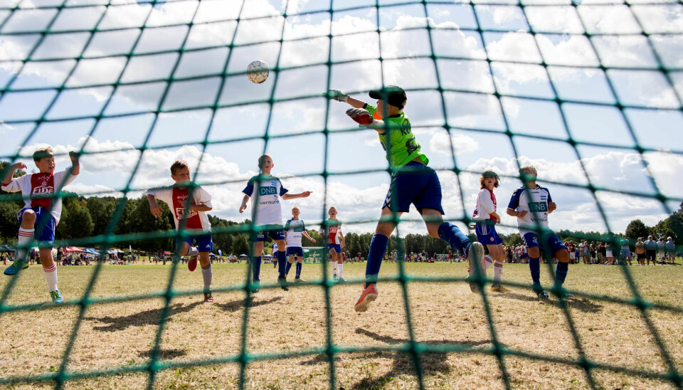 INKLUDERING: Organisert idrett og frivillige organisasjoner blir sett på som svært viktige for å motvirke negative utslag av barnefattigdom. Bildet er tatt under Norway Cup 2014. INKLUDERING: Organisert idrett og frivillige organisasjoner blir sett på som svært viktige for å motvirke negative utslag av barnefattigdom. Bildet er tatt under Norway Cup 2014.