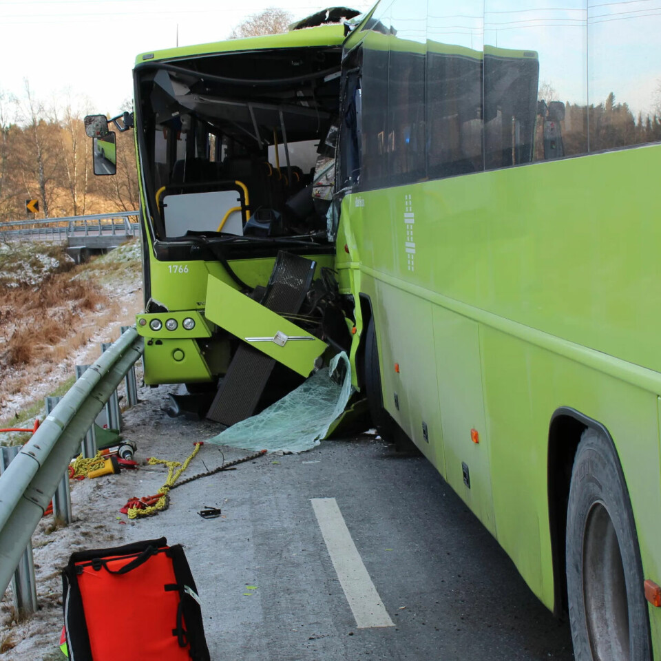 30 KM/T: Denne ulykken endte med en sjåfør død, mens den andre mistet benet. Hastigheten var 33 kilometer i timen. Da slo Statens vegvesens havarikommisjon alarm. 30 KM/T: Denne ulykken endte med en sjåfør død, mens den andre mistet benet. Hastigheten var 33 kilometer i timen. Da slo Statens vegvesens havarikommisjon alarm.