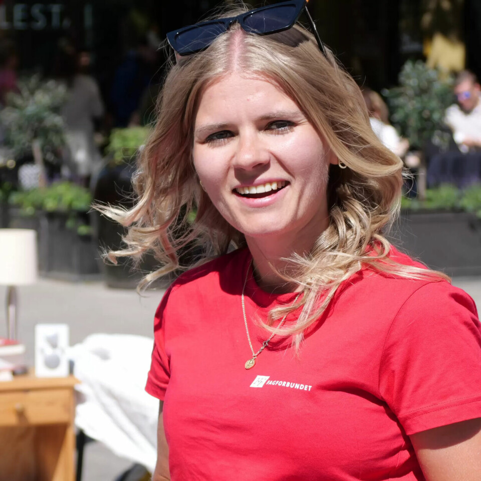 I AKSJON: Bildet av Jeanette Lea Romslo er frå mai då ho og Fagforbundet Ung hadde stand på Karl Johans gate og viste bilder av kva slags bustadar folk med vanlege løner har råd til no i Oslo. I AKSJON: Bildet av Jeanette Lea Romslo er frå mai då ho og Fagforbundet Ung hadde stand på Karl Johans gate og viste bilder av kva slags bustadar folk med vanlege løner har råd til no i Oslo.