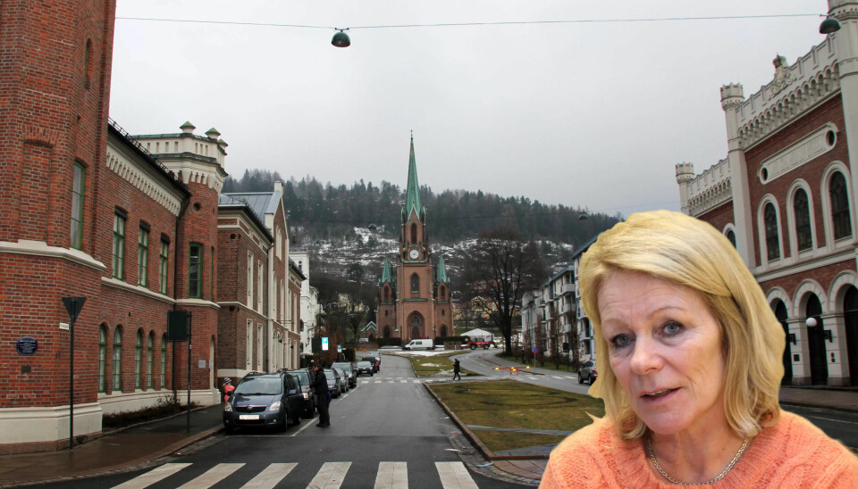 ALVORLIG BRUDD: Hovedtillitsvalgt Elisabeth Arntsen har varslet om det hun mener er det alvorlig brudd på de etiske retningslinjene for ansatte i Drammen kommune. Hun er bekymret for at kommunen ikke tar varslingssaken alvorlig nok siden det ganske raskt ble avgjort at mannen det er varslet mot skal fortsette i stillingen sin. ALVORLIG BRUDD: Hovedtillitsvalgt Elisabeth Arntsen har varslet om det hun mener er det alvorlig brudd på de etiske retningslinjene for ansatte i Drammen kommune. Hun er bekymret for at kommunen ikke tar varslingssaken alvorlig nok siden det ganske raskt ble avgjort at mannen det er varslet mot skal fortsette i stillingen sin.