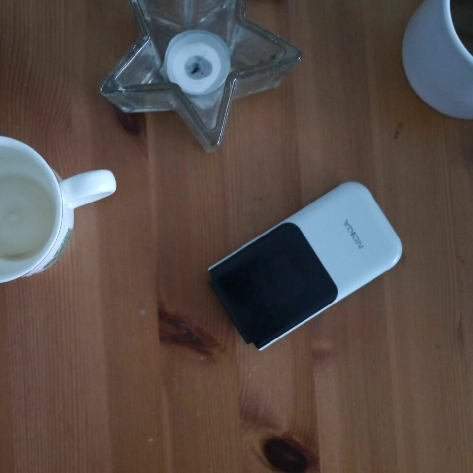 GAMMEL NOKIA: Berit har ingen apper, men hun kan ta imot sms. GAMMEL NOKIA: Berit har ingen apper, men hun kan ta imot sms.
