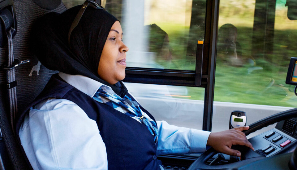 KING Of THE ROAD: Som Oslos første kvinnelige somaliske sjåfør, har Aisha Ali Mohammed inspirert flere av sine landskvinner til å ta busslappen. KING Of THE ROAD: Som Oslos første kvinnelige somaliske sjåfør, har Aisha Ali Mohammed inspirert flere av sine landskvinner til å ta busslappen.