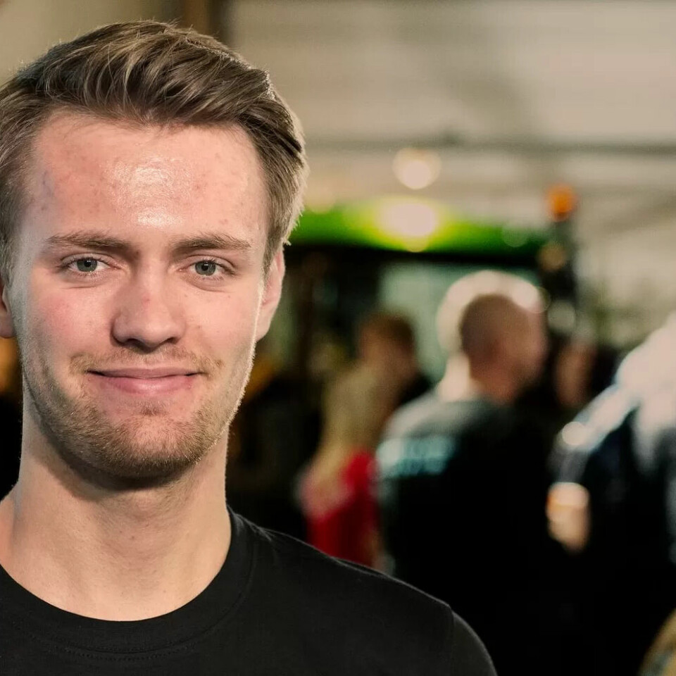 REDDER VERDEN: Sondre Bosaaen fortalte 10. klassingene på utdanningsmessen at ved å bli kjemiprosessoperatør kan de være med å redde verden. REDDER VERDEN: Sondre Bosaaen fortalte 10. klassingene på utdanningsmessen at ved å bli kjemiprosessoperatør kan de være med å redde verden.