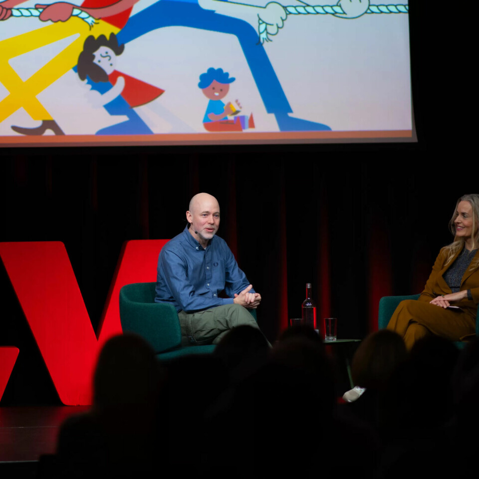 INVITERT TIL NAV: Regissør Ole Martin Hafsmo i samtale med konferansier Hilde Sandvik under Nav-konferansen 2023 i november i år. INVITERT TIL NAV: Regissør Ole Martin Hafsmo i samtale med konferansier Hilde Sandvik under Nav-konferansen 2023 i november i år.