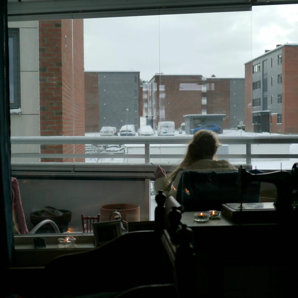 TRIVES: Kommunen har kjøpt opp én bolig i hver blokk i dette området. – Det er dritlurt, for da blir det ikke så mye spetakkel, sier Berit. TRIVES: Kommunen har kjøpt opp én bolig i hver blokk i dette området. – Det er dritlurt, for da blir det ikke så mye spetakkel, sier Berit.