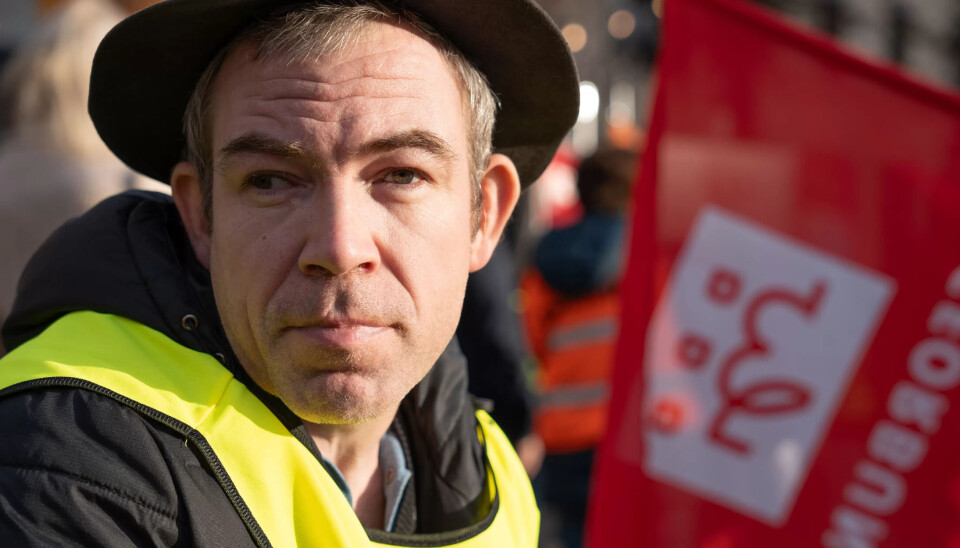 TO VEKER: Halvor Gaustadnes har streika i to veker og seier dei er klare for meir om dei må. Han har vore medlem i Fagforbundet i 20 år og heldt apell på fanemarkeringa for streiken i NHO 453. TO VEKER: Halvor Gaustadnes har streika i to veker og seier dei er klare for meir om dei må. Han har vore medlem i Fagforbundet i 20 år og heldt apell på fanemarkeringa for streiken i NHO 453.