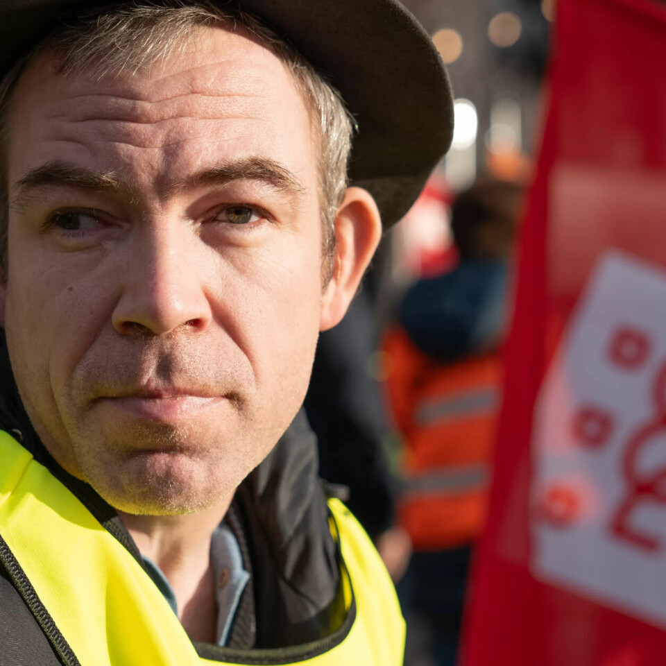 TO VEKER: Halvor Gaustadnes har streika i to veker og seier dei er klare for meir om dei må. Han har vore medlem i Fagforbundet i 20 år og heldt apell på fanemarkeringa for streiken i NHO 453. TO VEKER: Halvor Gaustadnes har streika i to veker og seier dei er klare for meir om dei må. Han har vore medlem i Fagforbundet i 20 år og heldt apell på fanemarkeringa for streiken i NHO 453.