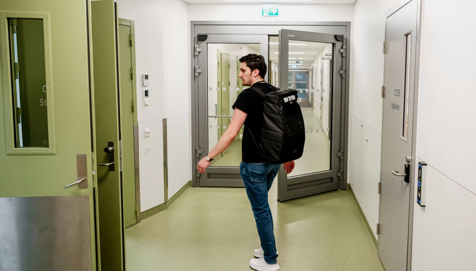 FØLER SEG TRYGG: Daniel Pozo Helmersen sier han føler seg trygg på legevakten, selv om det kan komme utagerende pasienter. FØLER SEG TRYGG: Daniel Pozo Helmersen sier han føler seg trygg på legevakten, selv om det kan komme utagerende pasienter.