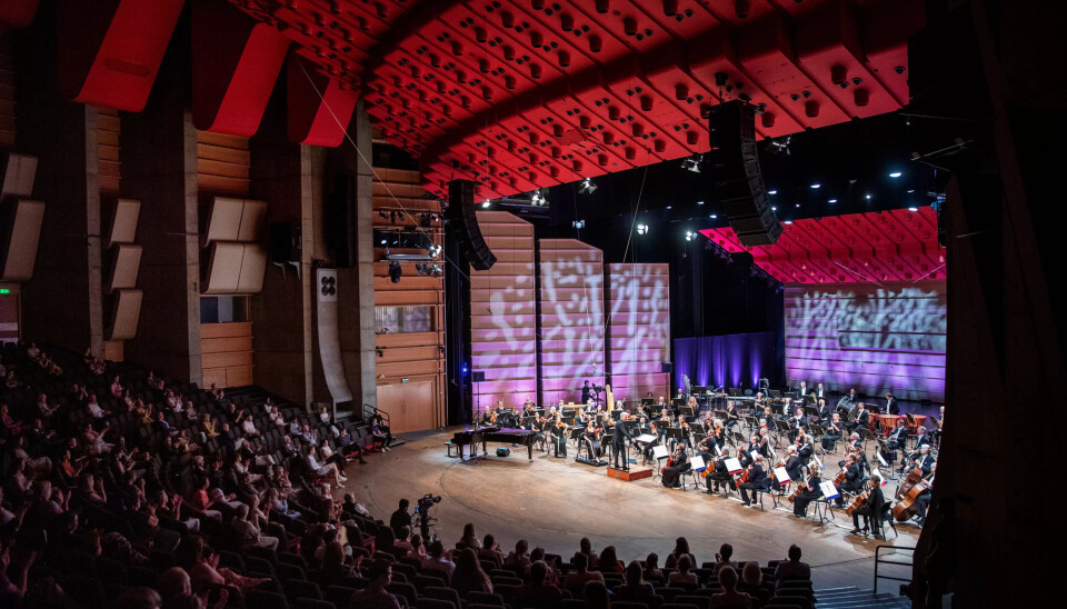 FULLT ORKESTER: For første gang siden koronautbruddet spilte Bergen Filharmoniske orkester med publikum i salen. FULLT ORKESTER: For første gang siden koronautbruddet spilte Bergen Filharmoniske orkester med publikum i salen.