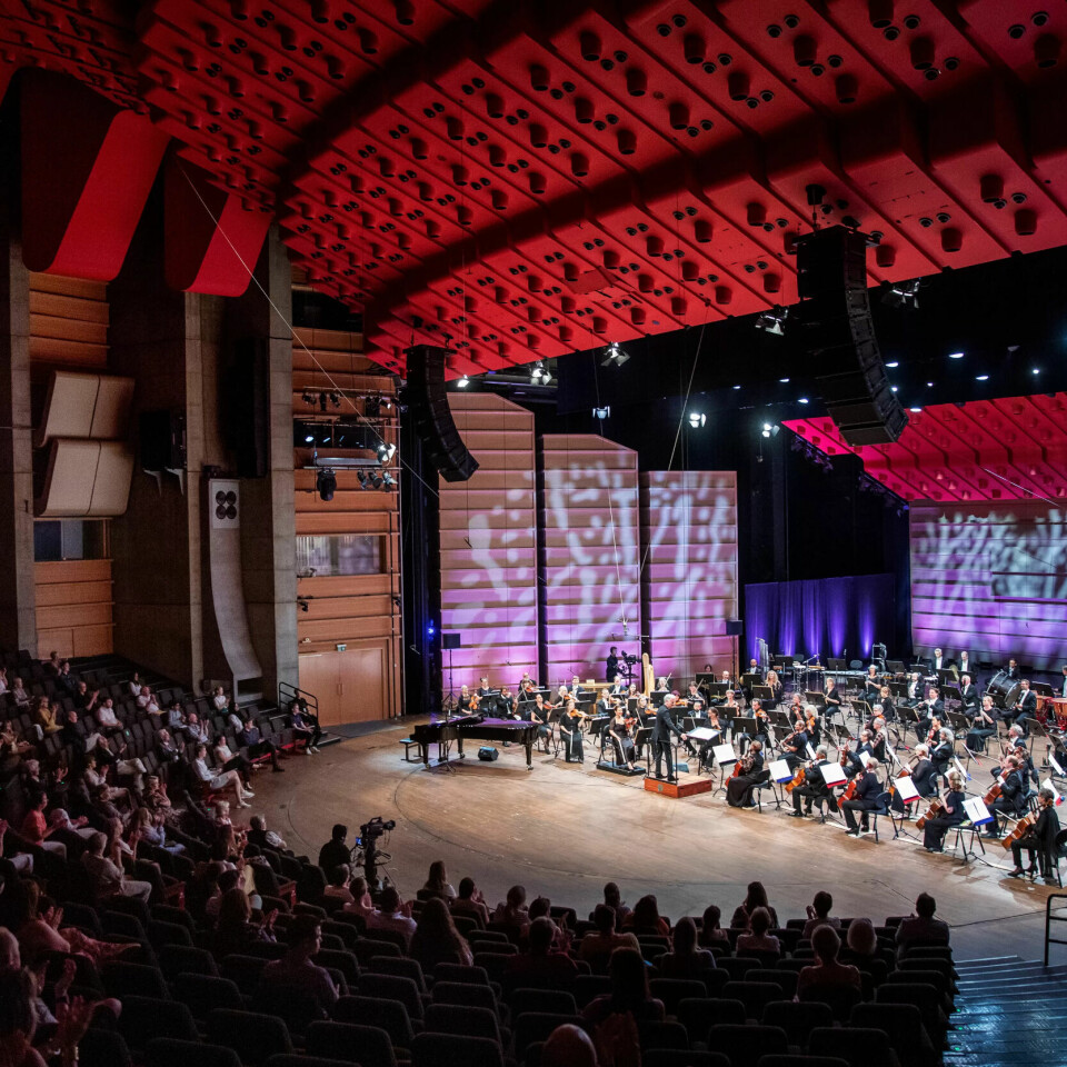 FULLT ORKESTER: For første gang siden koronautbruddet spilte Bergen Filharmoniske orkester med publikum i salen. FULLT ORKESTER: For første gang siden koronautbruddet spilte Bergen Filharmoniske orkester med publikum i salen.