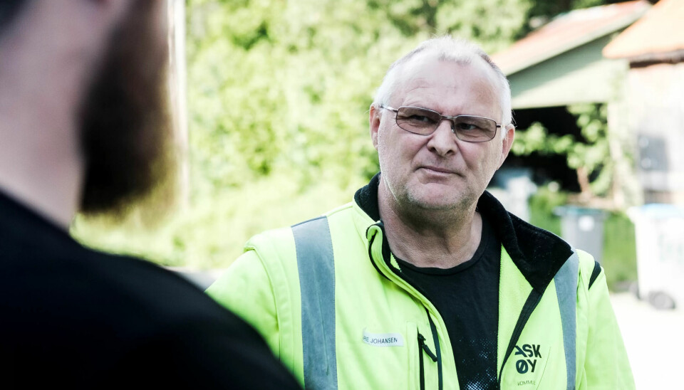 TØFFE DAGER: De har kommet i mål mens det har stormet fra media og folk. Verneombud Kåre Johansen i samtale med driftsoperatør Espen Holmedal. TØFFE DAGER: De har kommet i mål mens det har stormet fra media og folk. Verneombud Kåre Johansen i samtale med driftsoperatør Espen Holmedal.