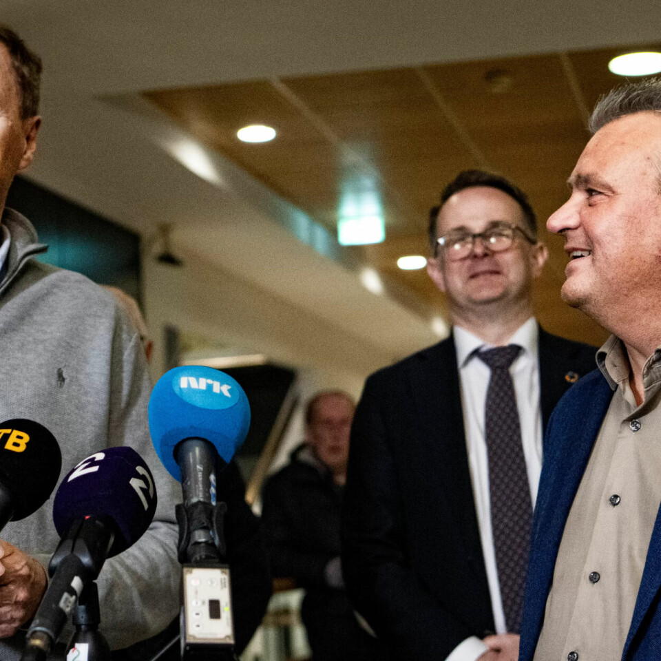 ENIGE: etter 19 timer på overtid ble Knut E. Sunde i Norsk Industri og Jørn Eggum i Fellesforbundet presentere resultatet i årets lønnsoppgjør i industrien. ENIGE: etter 19 timer på overtid ble Knut E. Sunde i Norsk Industri og Jørn Eggum i Fellesforbundet presentere resultatet i årets lønnsoppgjør i industrien.