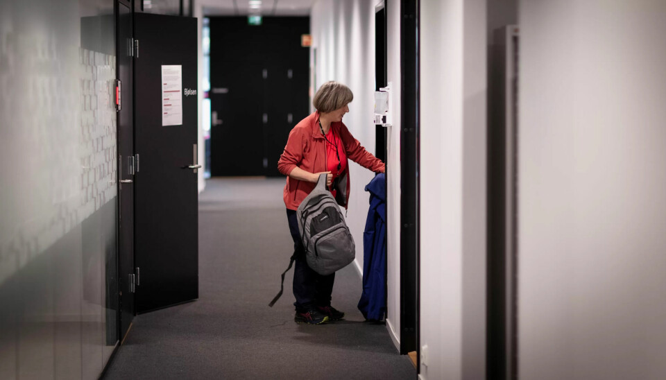 JOBB: Helsearbeidere skal føle seg trygge når de går inn til en pasient eller bruker. De kan ikke uten videre filmes eller overvåkes av brukere og pårørende. JOBB: Helsearbeidere skal føle seg trygge når de går inn til en pasient eller bruker. De kan ikke uten videre filmes eller overvåkes av brukere og pårørende.