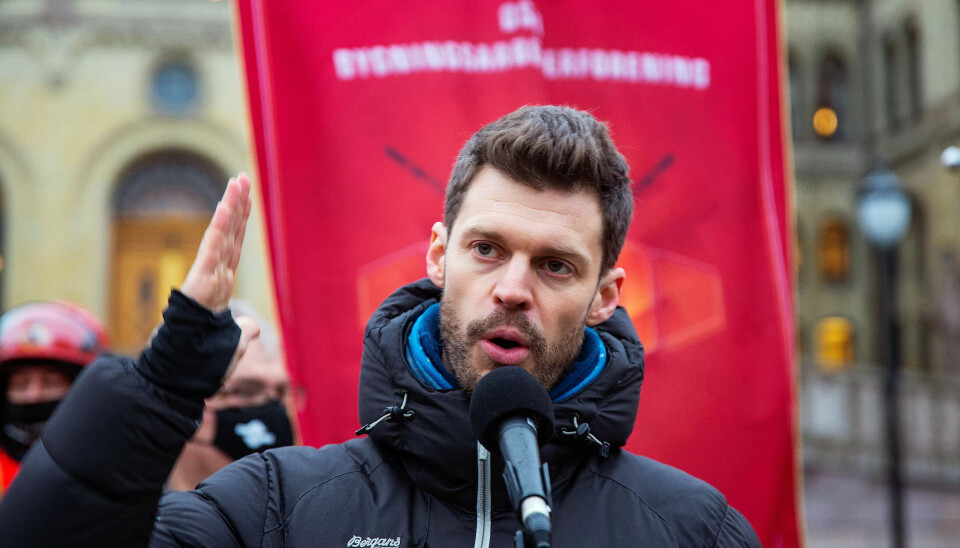KRITISK: Rødt og Bjørnar Moxnes mener at det burde ha kommet en ny barnehagelov for lenge siden: -En lov som regulerer og setter ned forten for profitt, sier Moxnes. KRITISK: Rødt og Bjørnar Moxnes mener at det burde ha kommet en ny barnehagelov for lenge siden: -En lov som regulerer og setter ned forten for profitt, sier Moxnes.