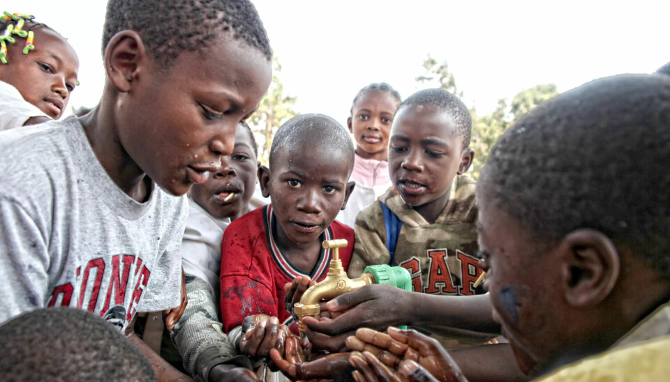 Barna i Angola får både yrkeskurs og ordinær skolegang. Barna i Angola får både yrkeskurs og ordinær skolegang.