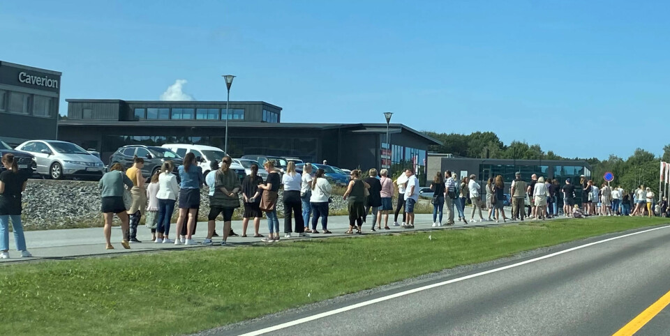 Køen var lang da Halden kommune åpnet for drop-in-vaksinering av ansatte i barnehager og skoler. Køen var lang da Halden kommune åpnet for drop-in-vaksinering av ansatte i barnehager og skoler.
