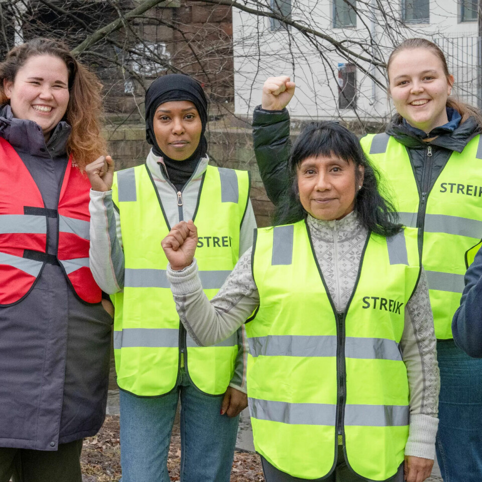 STREIKER FOR PENSJON: Kristin Adams, Arig Salman, Margarita Antihuala, Karen Hauan og Geeta Negi jobber til vanlig i en av Frelsesarmeens barnehager i Oslo. Nå streiker de for lik pensjon som andre ansatte i private barnehager har. STREIKER FOR PENSJON: Kristin Adams, Arig Salman, Margarita Antihuala, Karen Hauan og Geeta Negi jobber til vanlig i en av Frelsesarmeens barnehager i Oslo. Nå streiker de for lik pensjon som andre ansatte i private barnehager har.