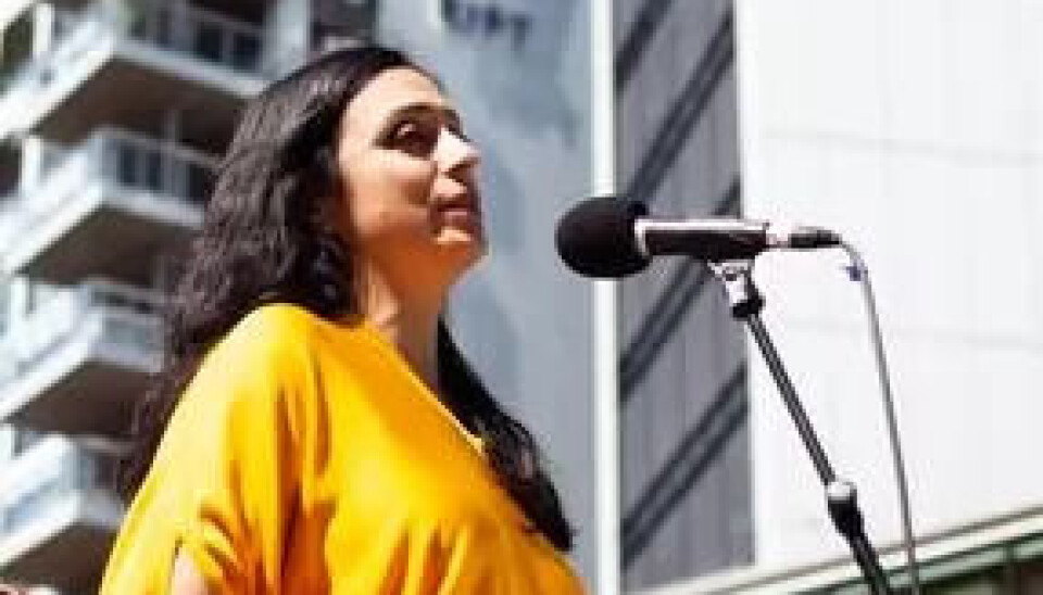 TVILER: Hadia Tajik oppfordrer ingen til å akseptere noe annet enn pensjon fra første krone. Her under fanemarkeringen på fredag. TVILER: Hadia Tajik oppfordrer ingen til å akseptere noe annet enn pensjon fra første krone. Her under fanemarkeringen på fredag.